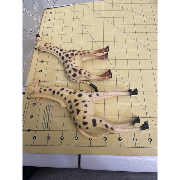 Zoo Animal Figure Lot Of 7 Tiger Giraffe Sloth Panda Bear Polar - Picture 3 of 5